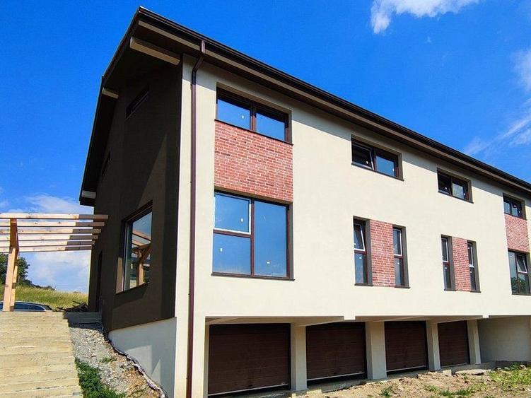 Duplex cu 4 camere cu Canalizare în Iris