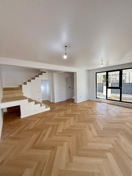 Duplex cu 5 camere cu Canalizare în Dobroești
