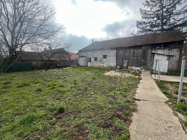 Casă cu 4 camere cu Teren 1236 Mp în Aluniș