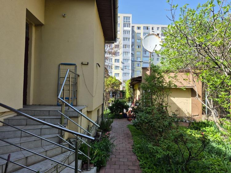 Casă individuală cu 8 camere cu Canalizare în Elisabetin