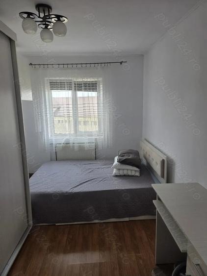 Apartament cu 3 camere semidecomandat în Micro 9