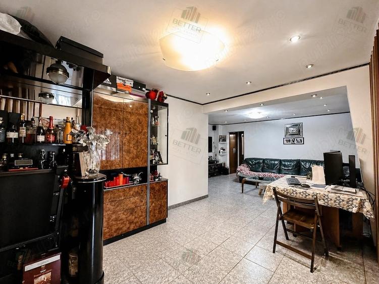 Apartament cu 4 camere decomandat în Vitan