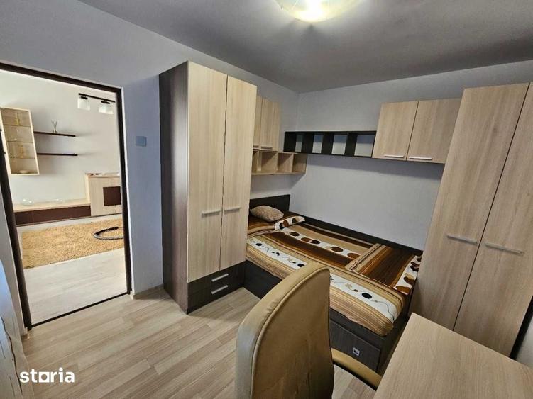 Apartament cu 3 camere semidecomandat în Alexandru cel Bun