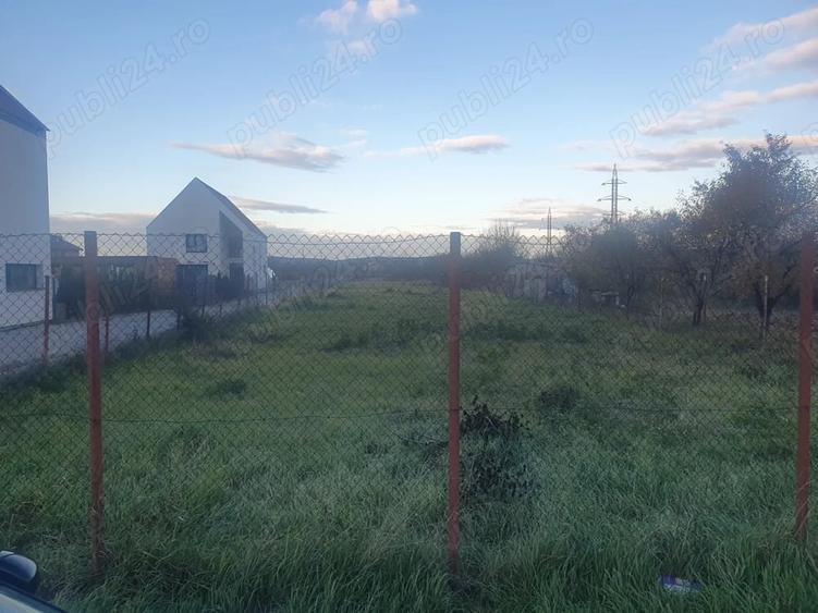 Teren de 2400 mp, în Tineretului