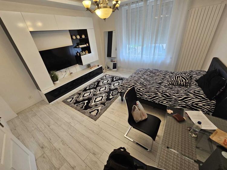 Apartament cu 4 camere decomandat în Central