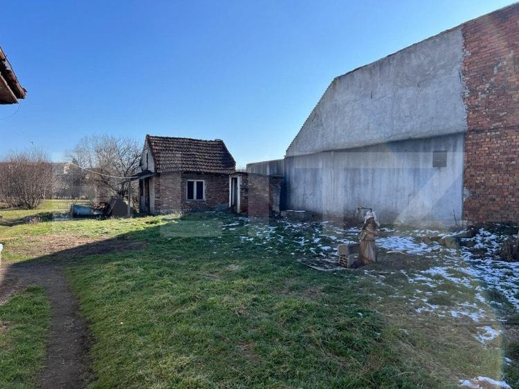 Casă individuală cu 2 camere cu Canalizare în Botizului