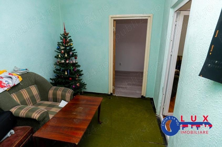 Apartament cu 3 camere decomandat în Piața Nouă