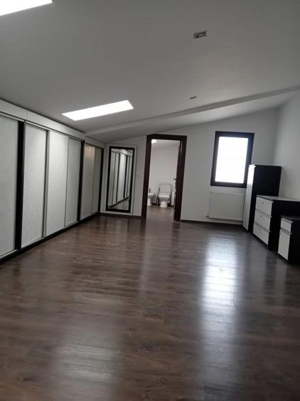 Casă individuală cu 10 camere cu Canalizare în Moșilor