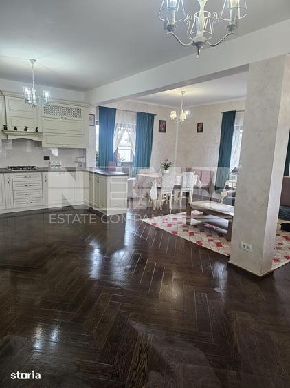 Casă cu 5 camere cu Teren 6000 Mp în Burla