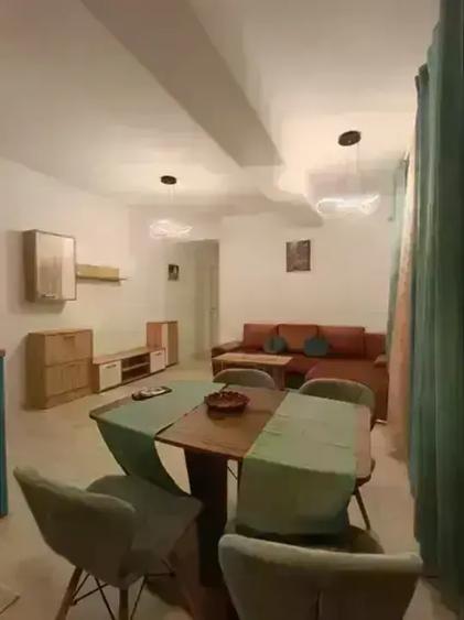 Apartament cu 3 camere semidecomandat, mobilat în Titan