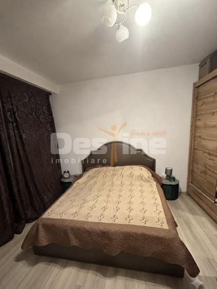 Apartament cu 3 camere semidecomandat în Giulești