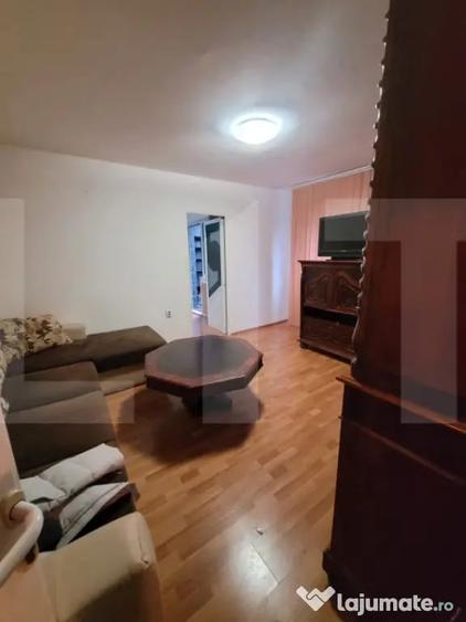 Apartament cu 3 camere semidecomandat în Central