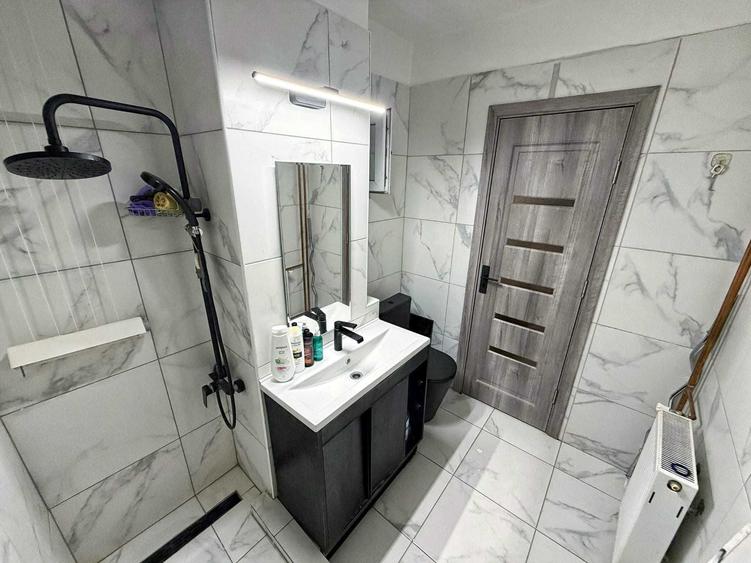 Apartament cu 3 camere decomandat în Republicii
