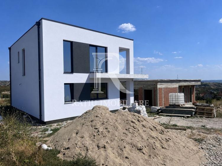 Casă individuală cu 4 camere cu Canalizare în Dealuri Oradea
