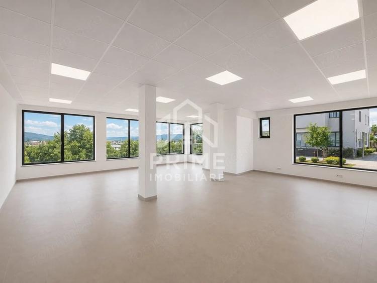Spațiu comercial, de 85 mp, în Central