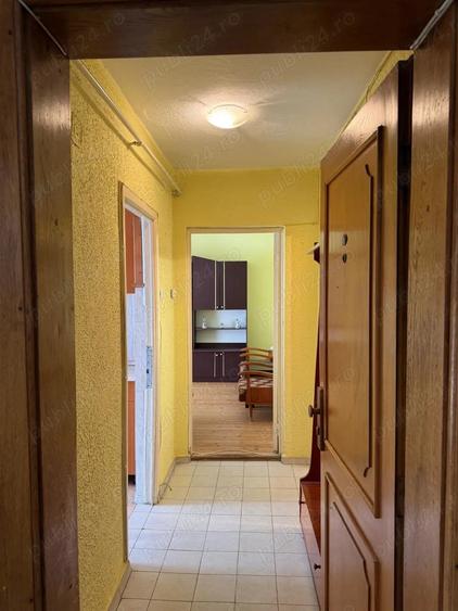 Apartament cu 3 camere decomandat în Sud