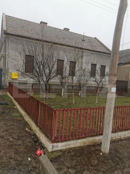 Casă individuală cu 6 camere cu Canalizare în Variaș
