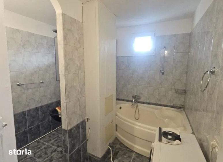 Apartament cu 3 camere în Calea Romanului