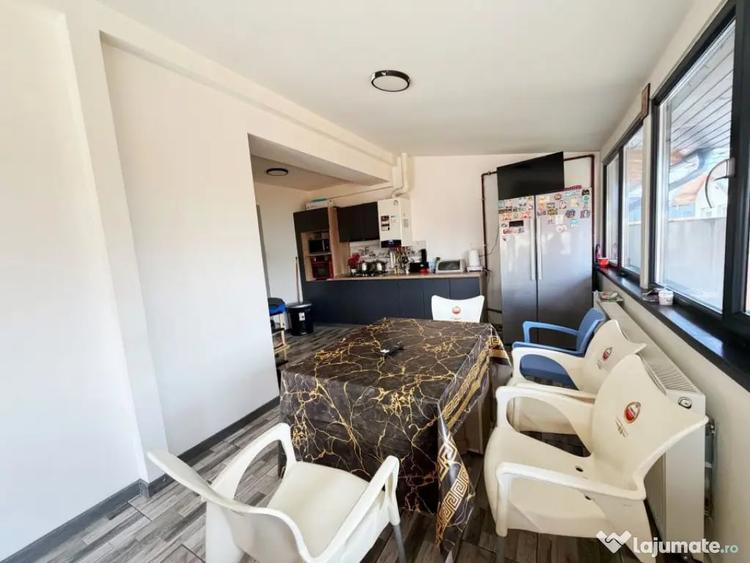 Casă cu 5 camere cu Teren 400 Mp în Smeura