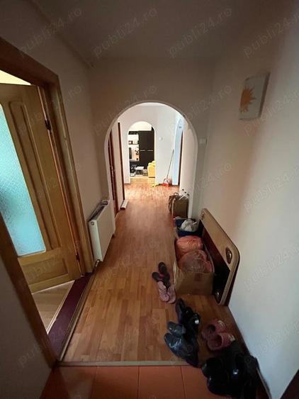 Apartament cu 4 camere decomandat în Bicaz