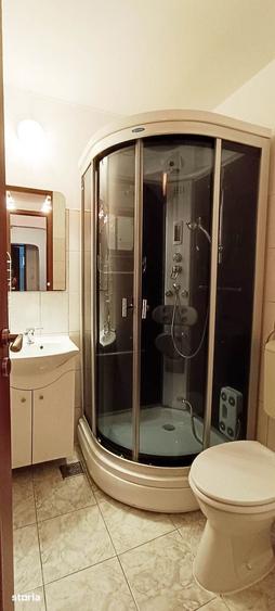 Apartament cu 4 camere decomandat în Tractorul