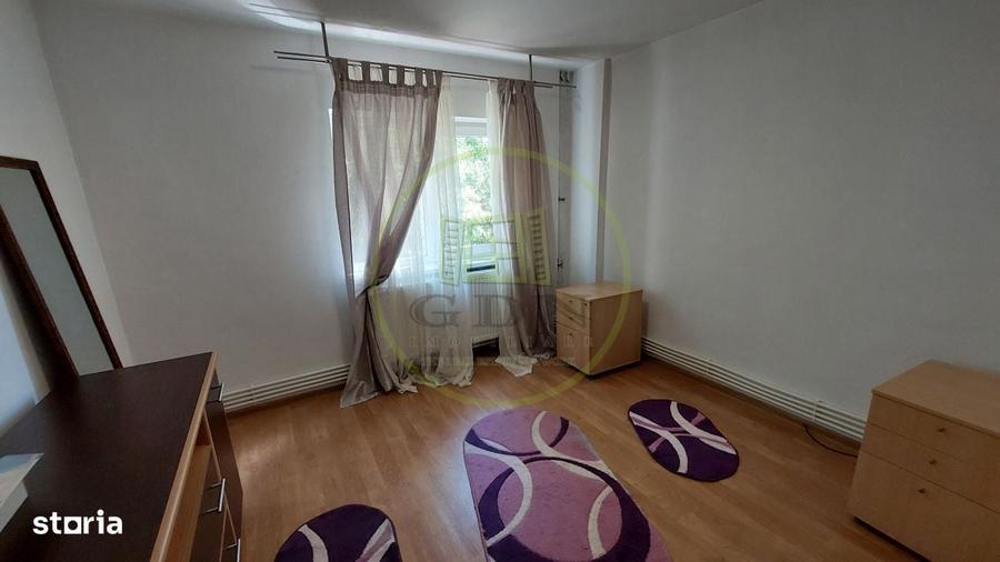 Apartament cu 3 camere decomandat în Rovine — fotografia 3