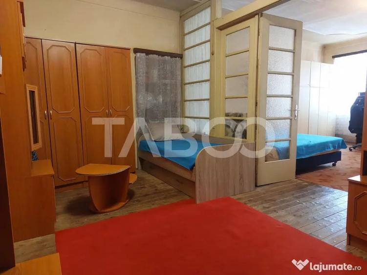 Apartament cu 3 camere decomandat în Central