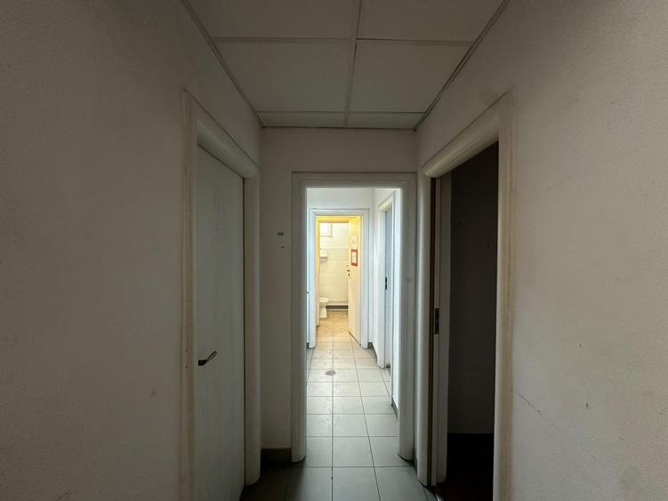 Birou, de 385 mp, în Central