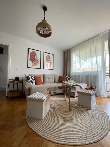 Apartament cu 2 camere semidecomandat, mobilat în Central