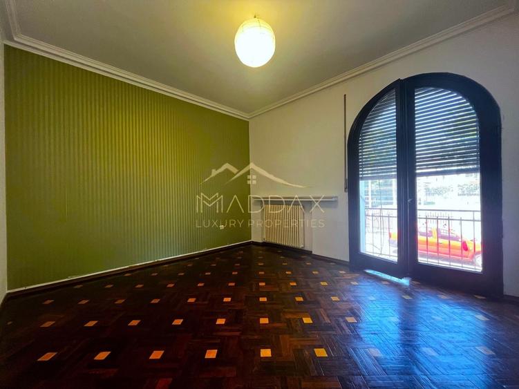 Apartament cu 5 camere decomandat în P-ța Romană