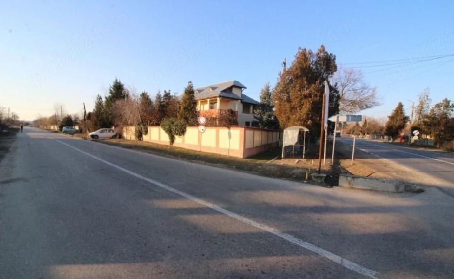Casă cu 3 camere cu Teren 1566 Mp în Central