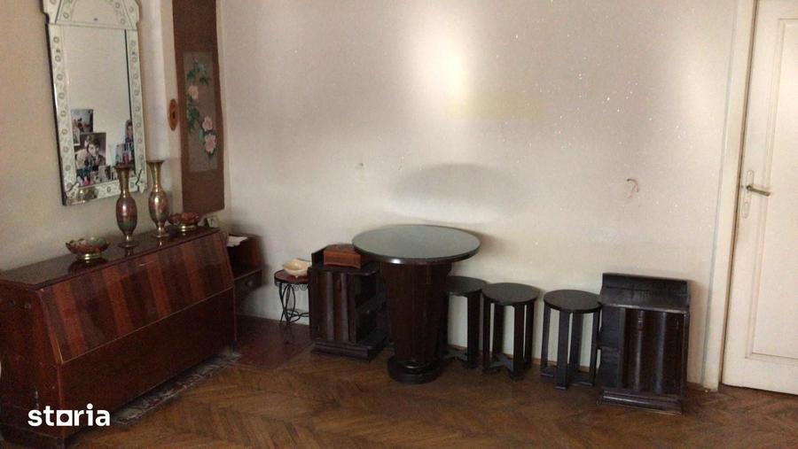 Apartament cu 5 camere în Sud