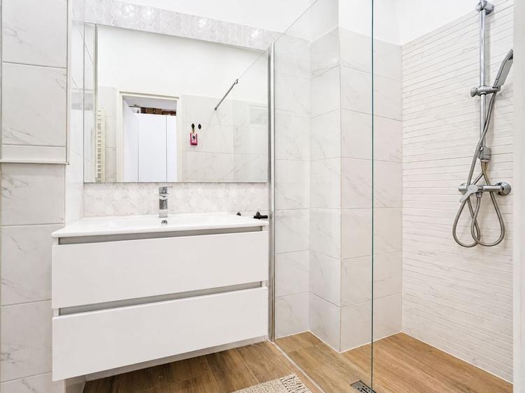 Apartament ultramodern cu 2 camere in cladire istorica - Piata Victoriei - 17