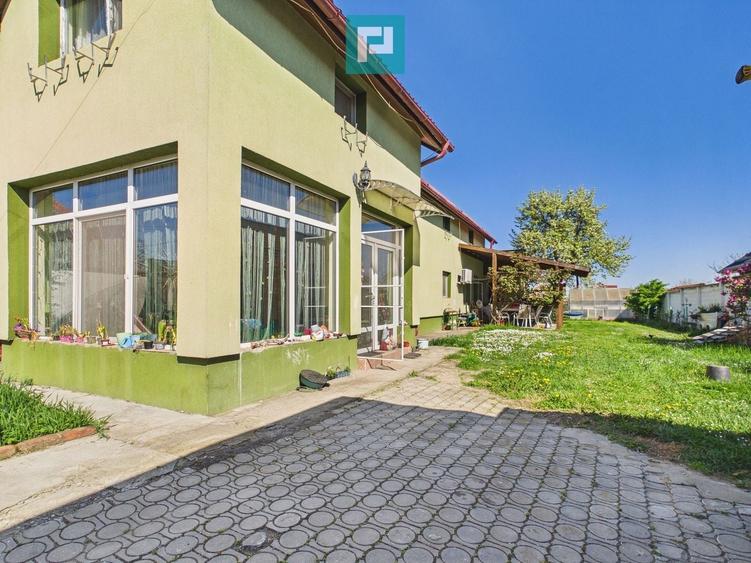 Casă individuală cu 9 camere cu Canalizare în Săcălaz