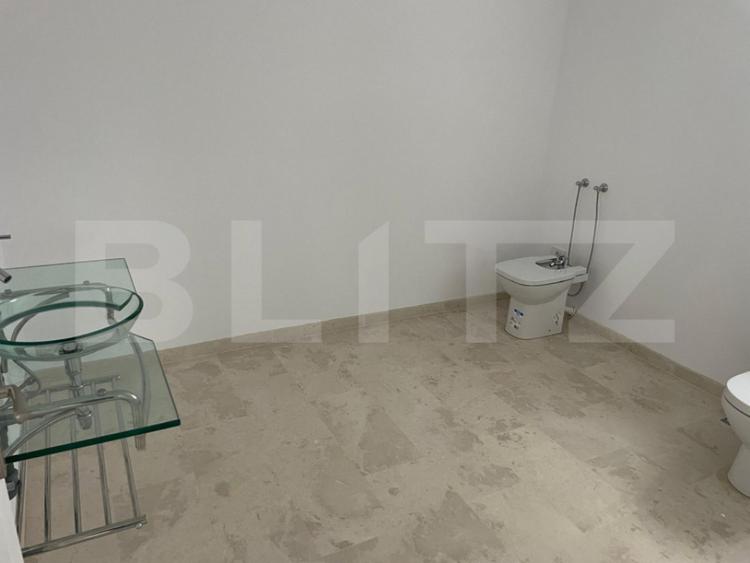 Spațiu comercial, de 600 mp, în Central