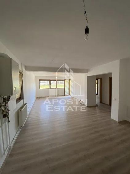 Apartament cu 3 camere decomandat în Giroc