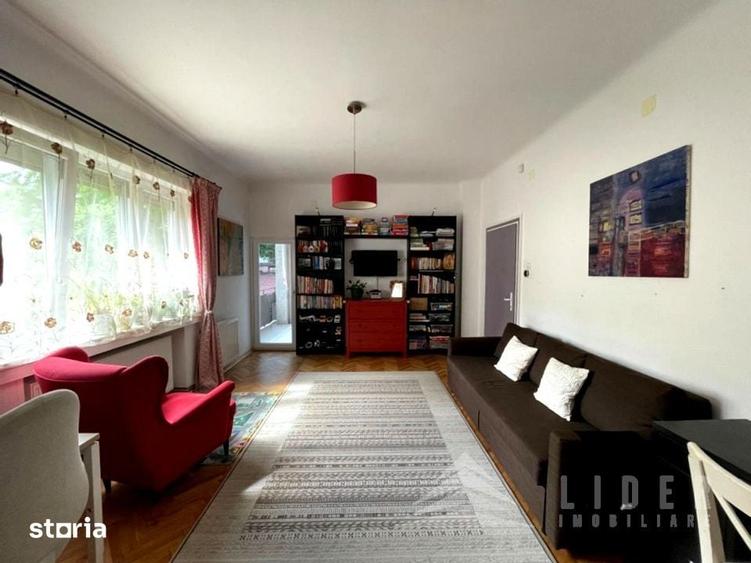 Apartament cu 3 camere semidecomandat în Andrei Mureșanu