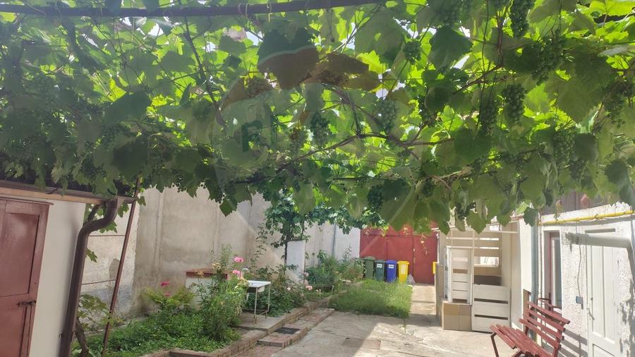 Casă individuală cu 3 camere cu Teren 305 Mp în Central