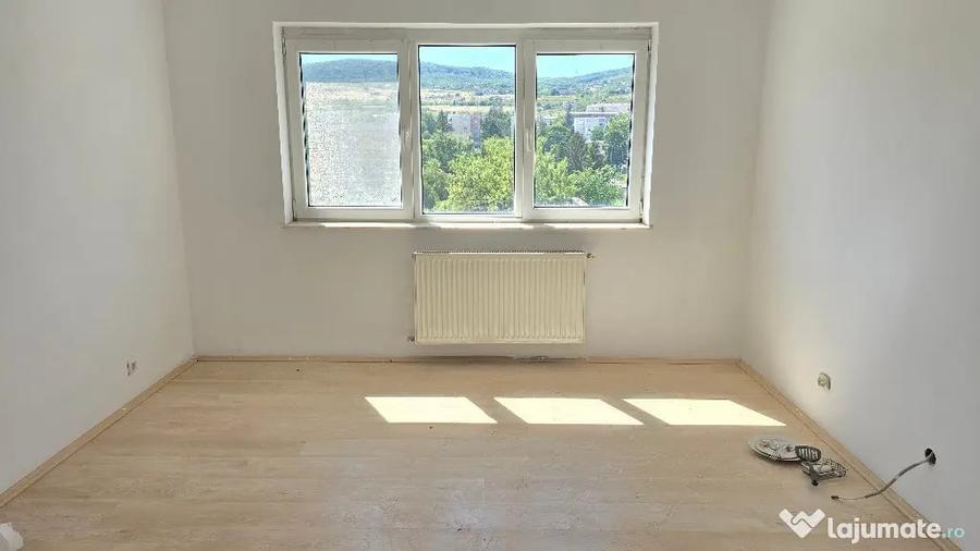 Vand apartament cu 2 camere decomandat Deva, zona Eminescu (Politie) - 1