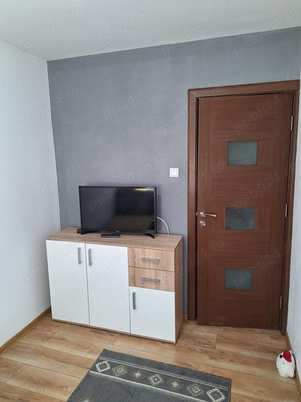 Apartament cu 3 camere semidecomandat în 9 Mai