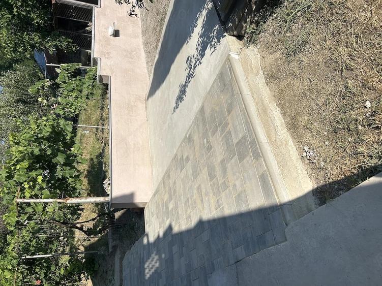 Casă cu Teren 1087 Mp în Poienari