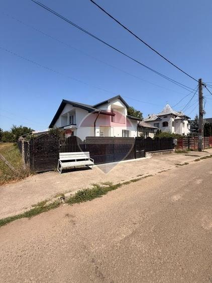 Duplex cu 6 camere cu Teren 229 Mp în Est