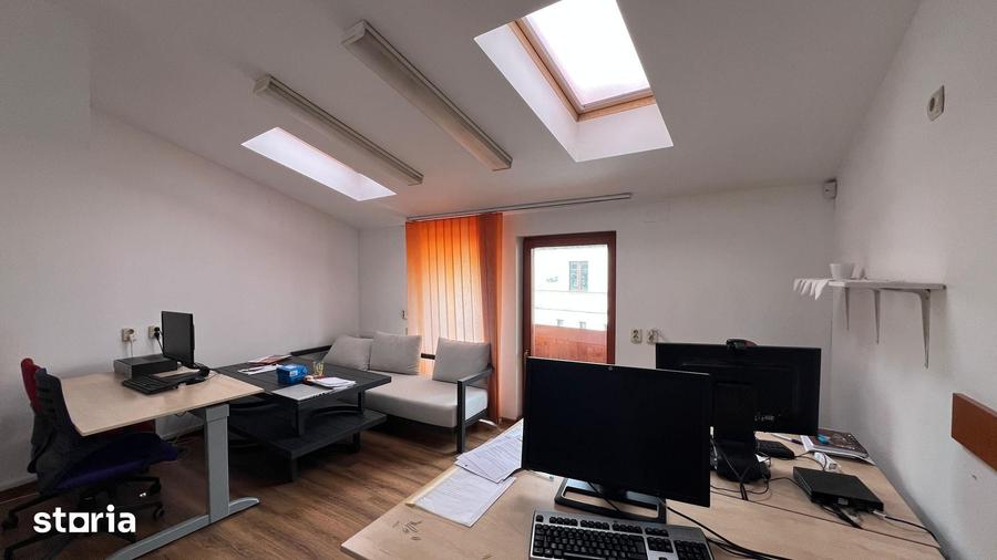 Casă cu 10 camere cu Teren 258 Mp în Cotroceni