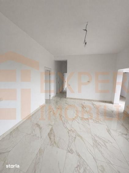 Casă cu 4 camere cu Teren 398 Mp în Central