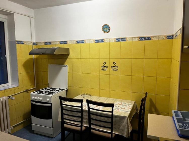 Apartament cu 2 camere semidecomandat, mobilat în Brotăcei