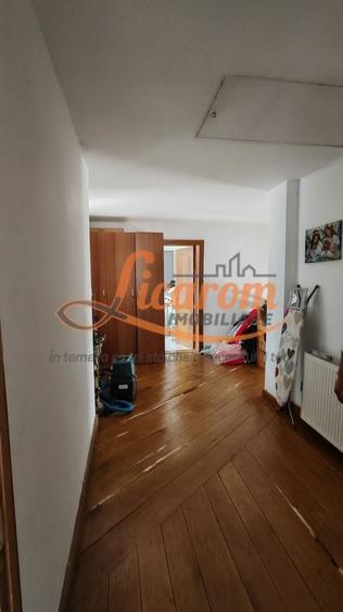 Casă individuală cu 4 camere cu Canalizare în Bartolomeu