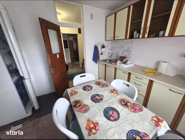 Apartament cu 3 camere decomandat în Răcădău