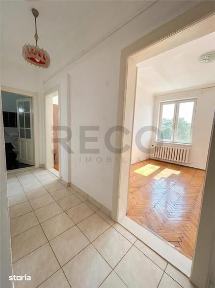 Apartament cu 3 camere semidecomandat în Central