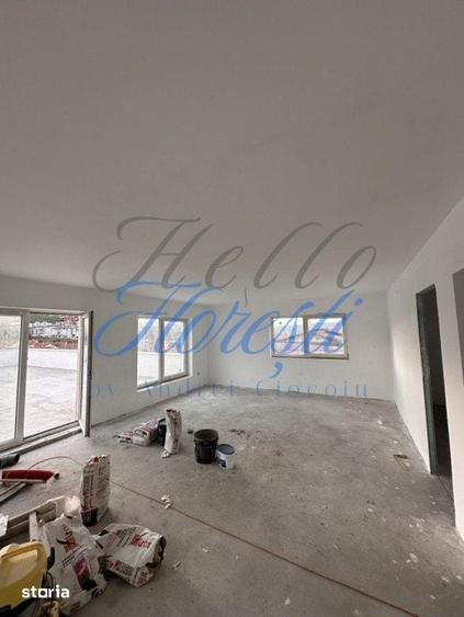 Apartament cu 4 camere semidecomandat în Florești