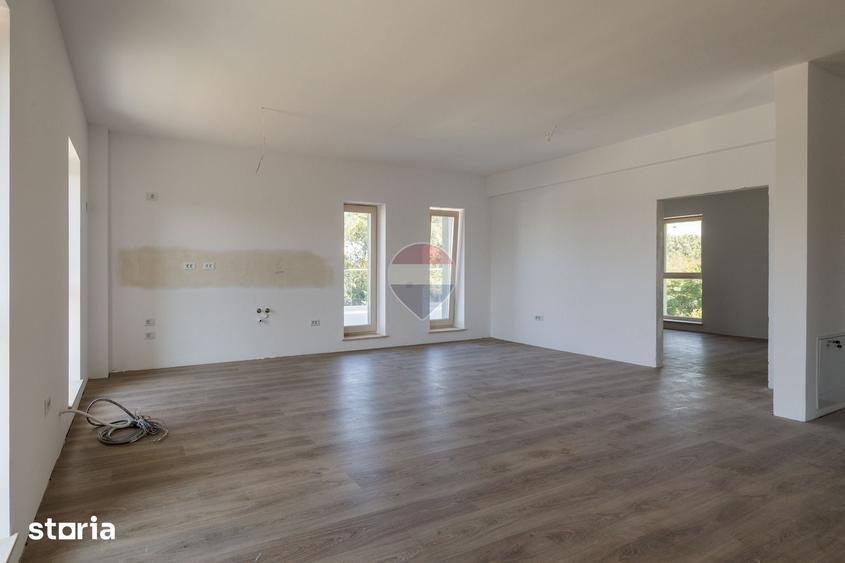 Apartament cu 3 camere decomandat în Tractorul